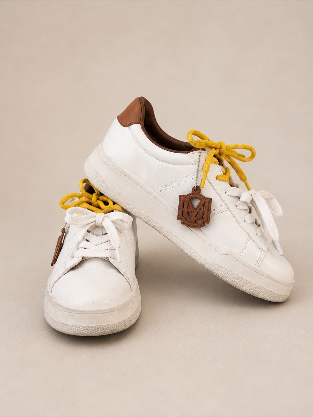 Steve Madden Marvin Court White Leather Sneakers Yellow Laces Charm Size 8